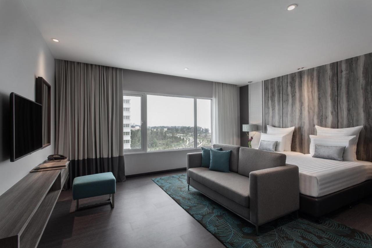 Pullman Miri Waterfront Hotell Eksteriør bilde Deluxe Room