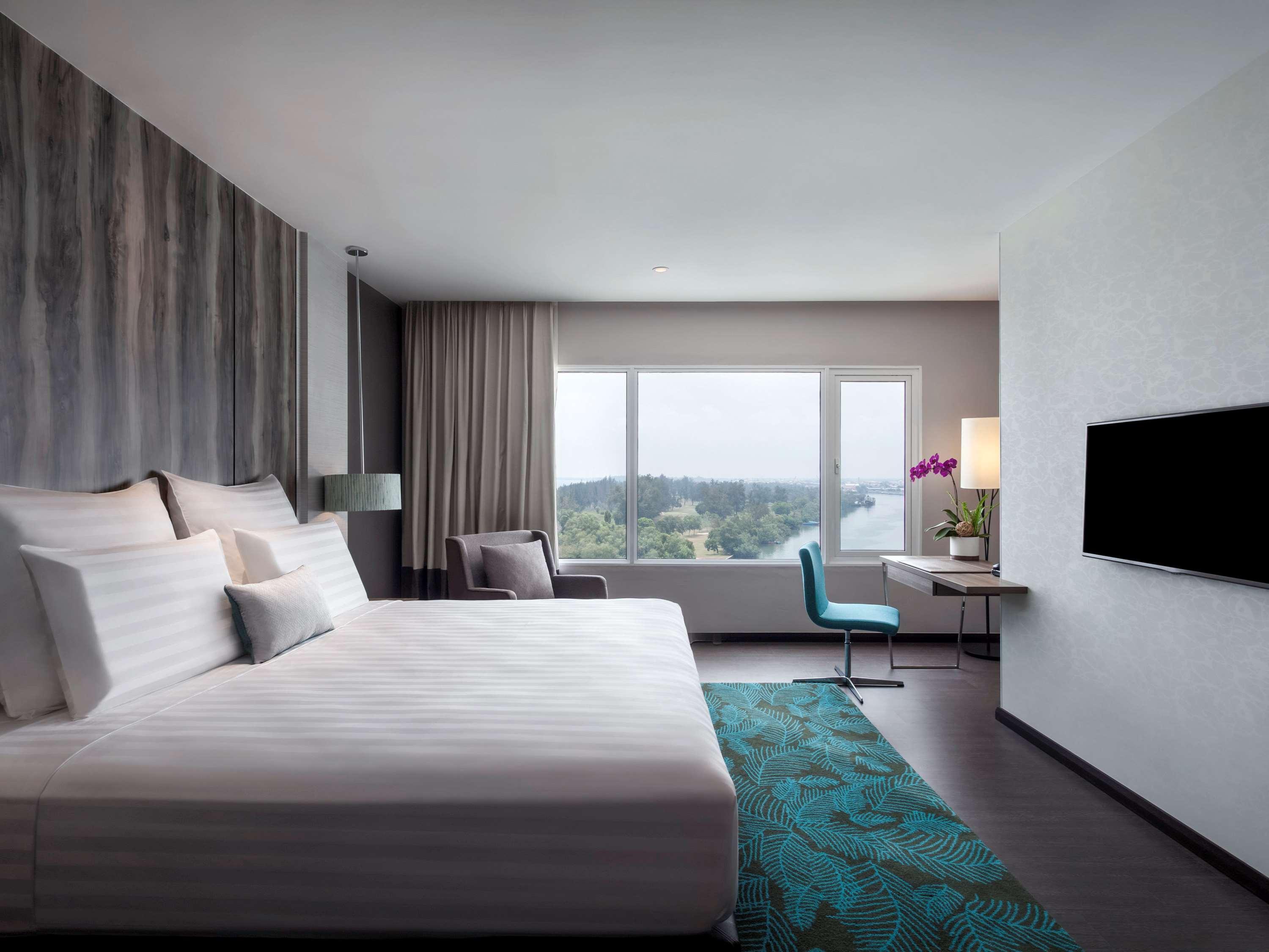 Pullman Miri Waterfront Hotell Eksteriør bilde Deluxe Room