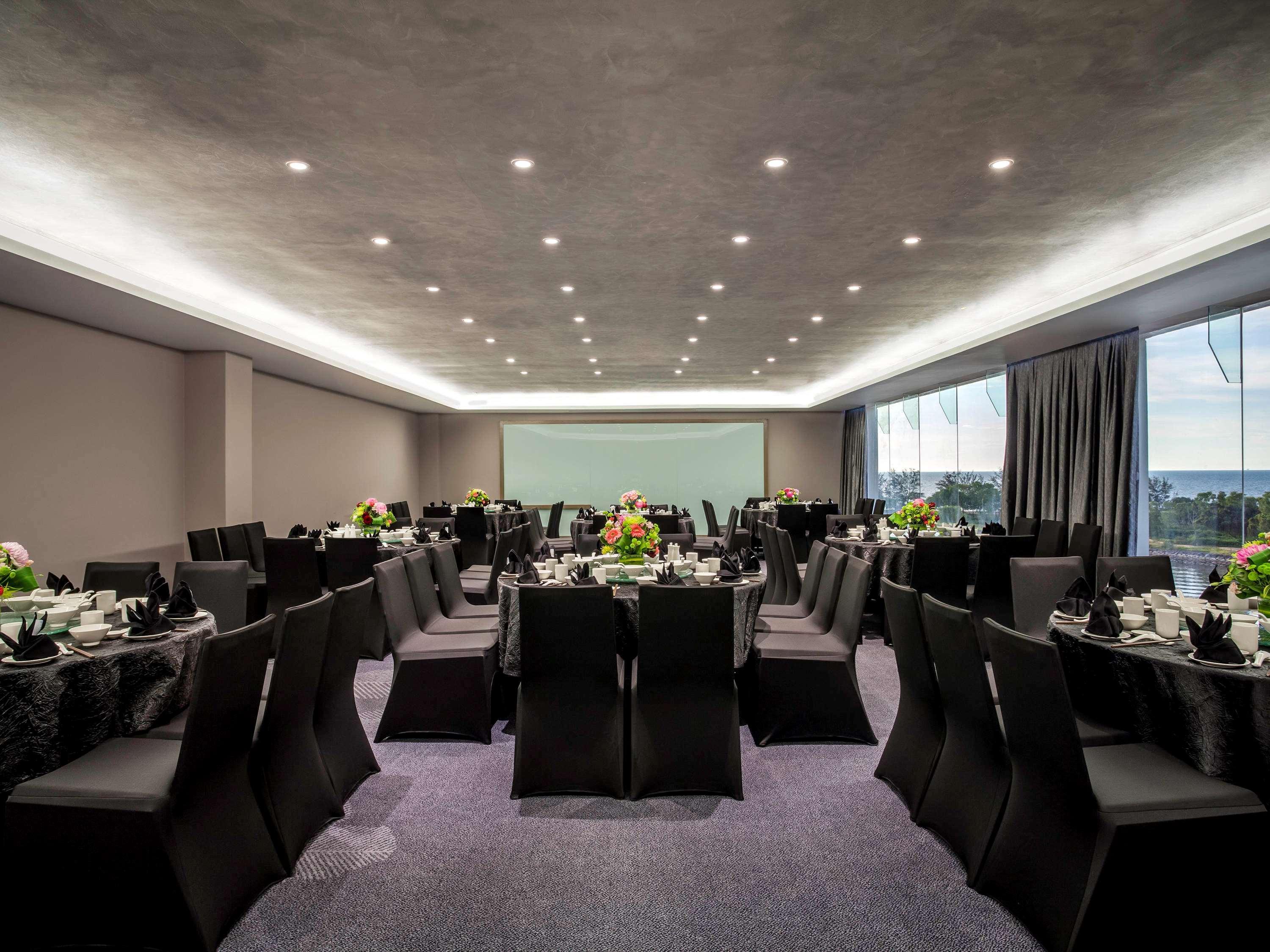 Pullman Miri Waterfront Hotell Eksteriør bilde The meeting room
