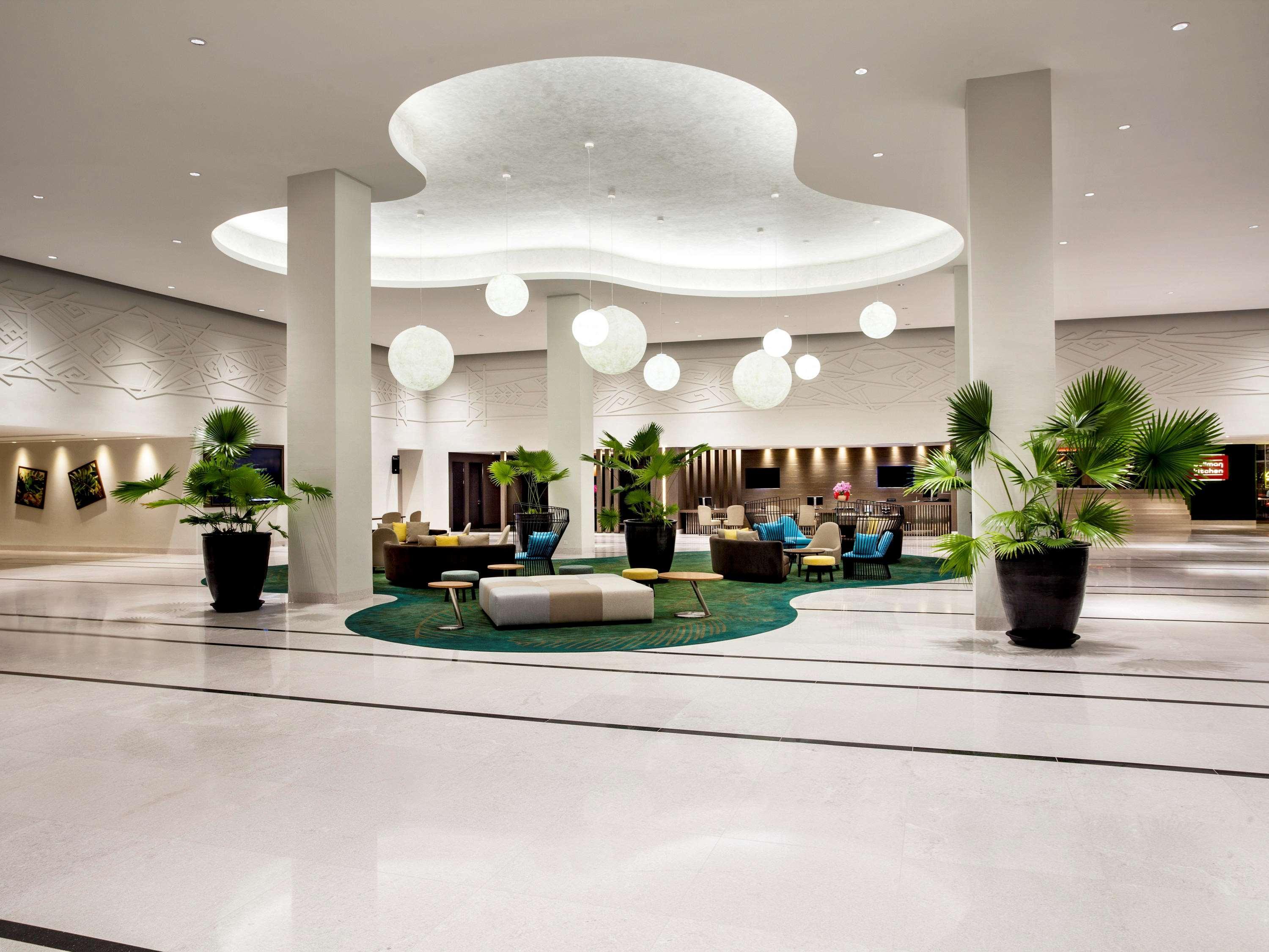 Pullman Miri Waterfront Hotell Eksteriør bilde The lobby of the hotel