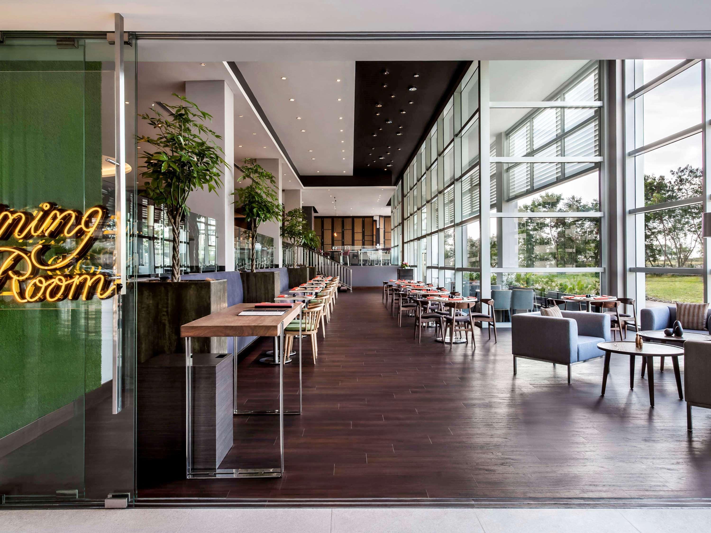 Pullman Miri Waterfront Hotell Eksteriør bilde Dining Room