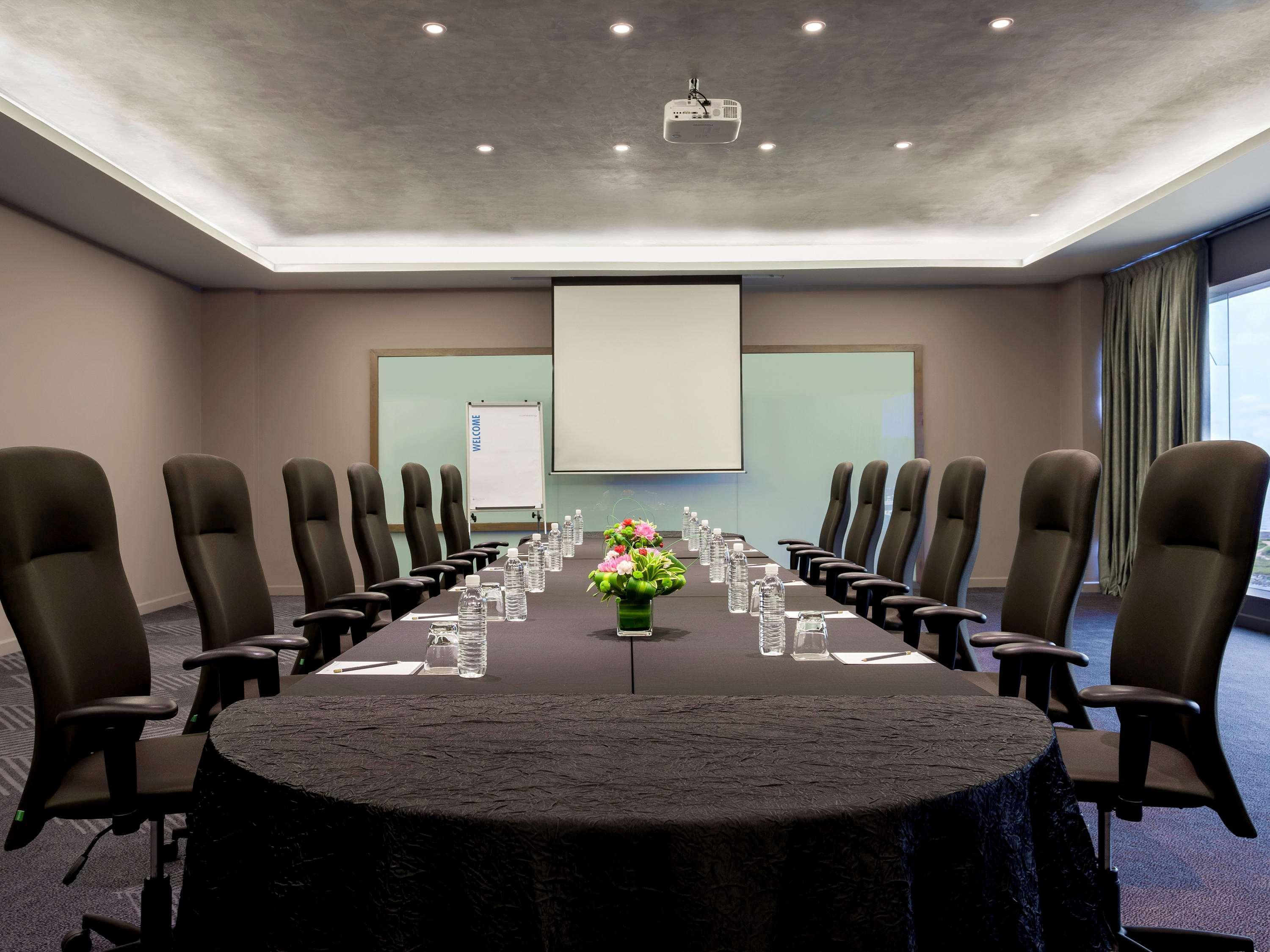Pullman Miri Waterfront Hotell Eksteriør bilde Meeting room
