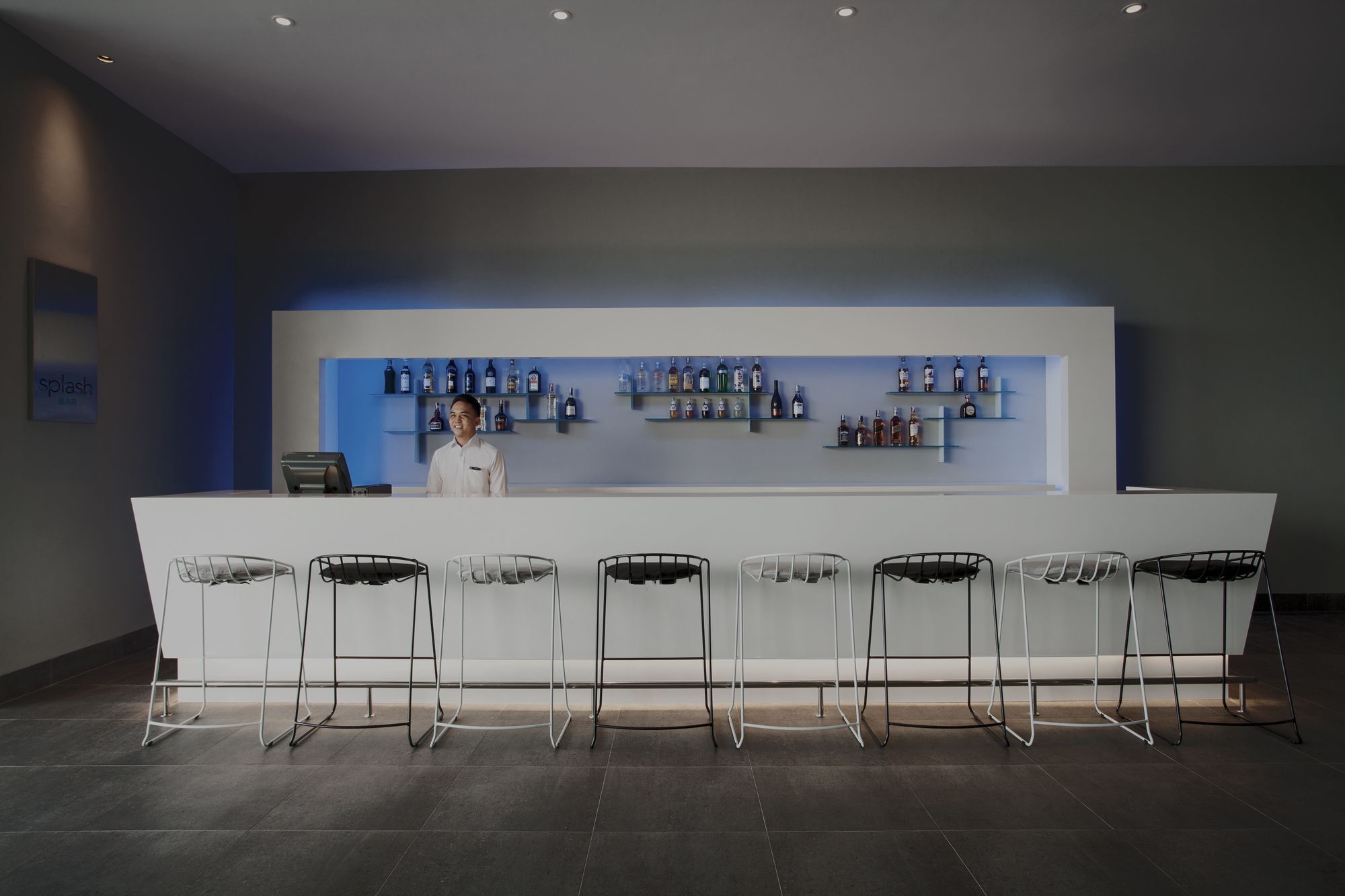 Pullman Miri Waterfront Hotell Eksteriør bilde The bar at the 2012 Olympic Village