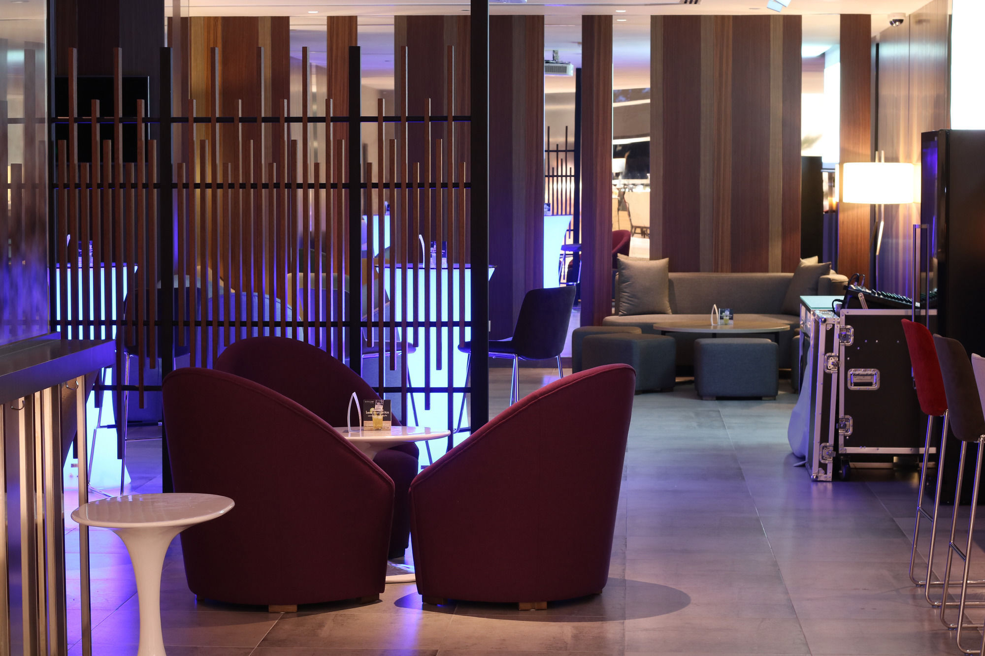 Pullman Miri Waterfront Hotell Eksteriør bilde The lounge at the airport