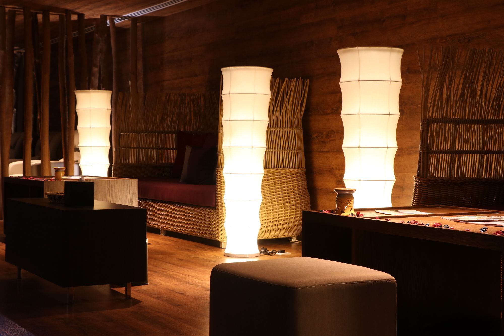 Pullman Miri Waterfront Hotell Eksteriør bilde Interior of the spa