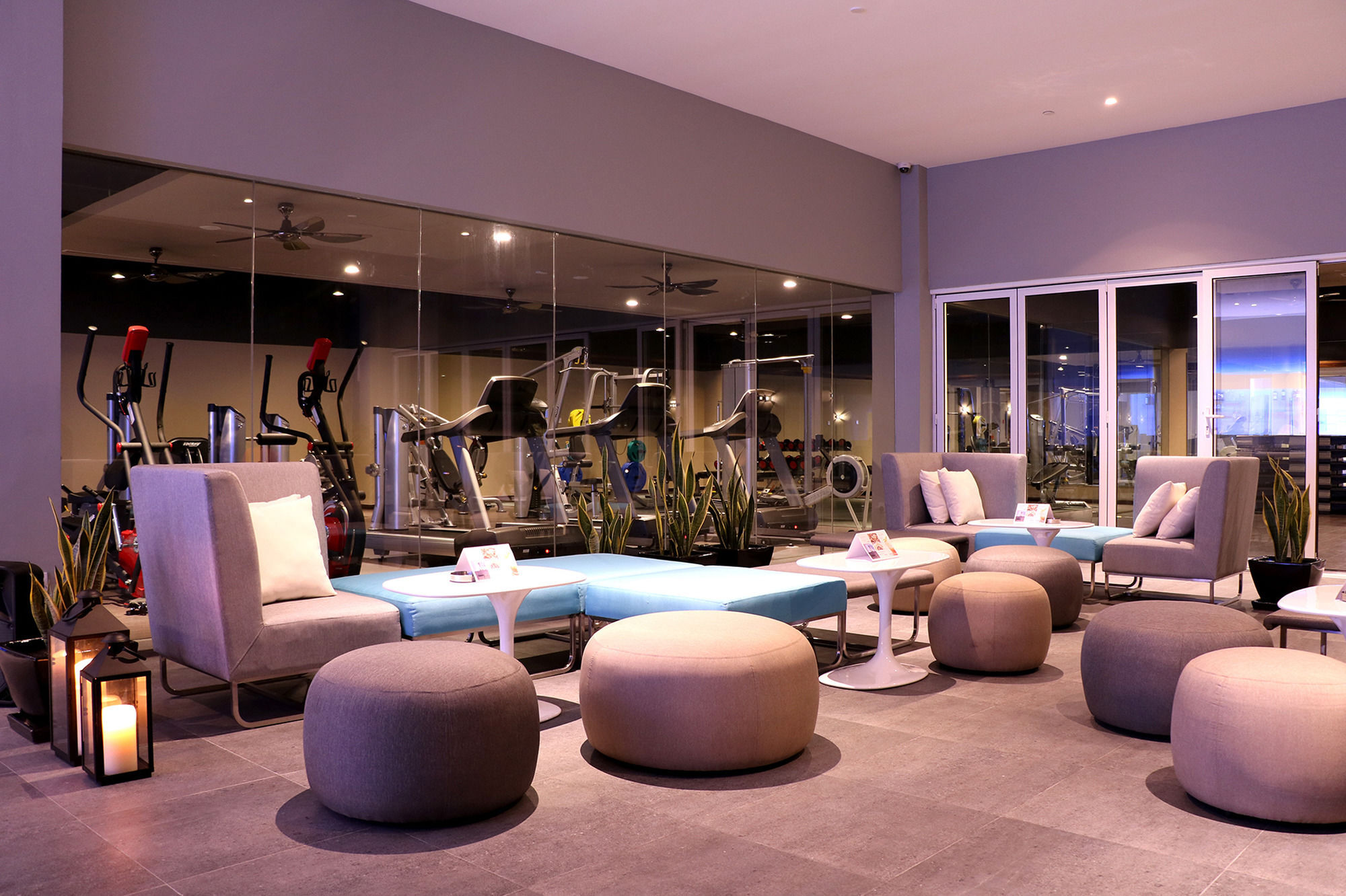 Pullman Miri Waterfront Hotell Eksteriør bilde The gym at the hotel