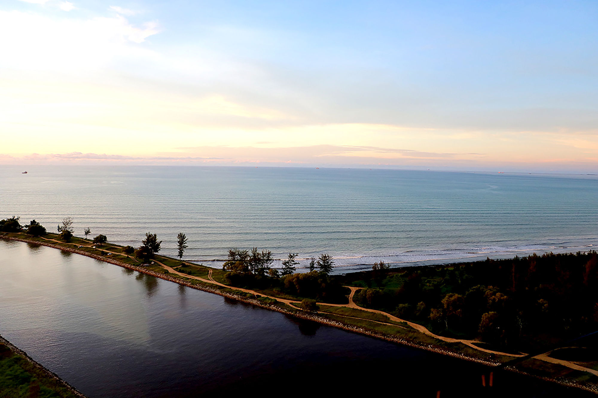 Pullman Miri Waterfront Hotell Eksteriør bilde View of the Atlantic Ocean from the top of the lighthouse